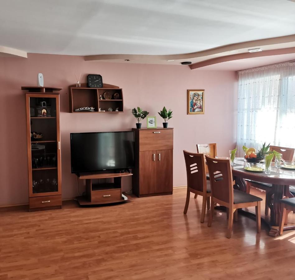Central Apartment Targovishte Eksteriør billede